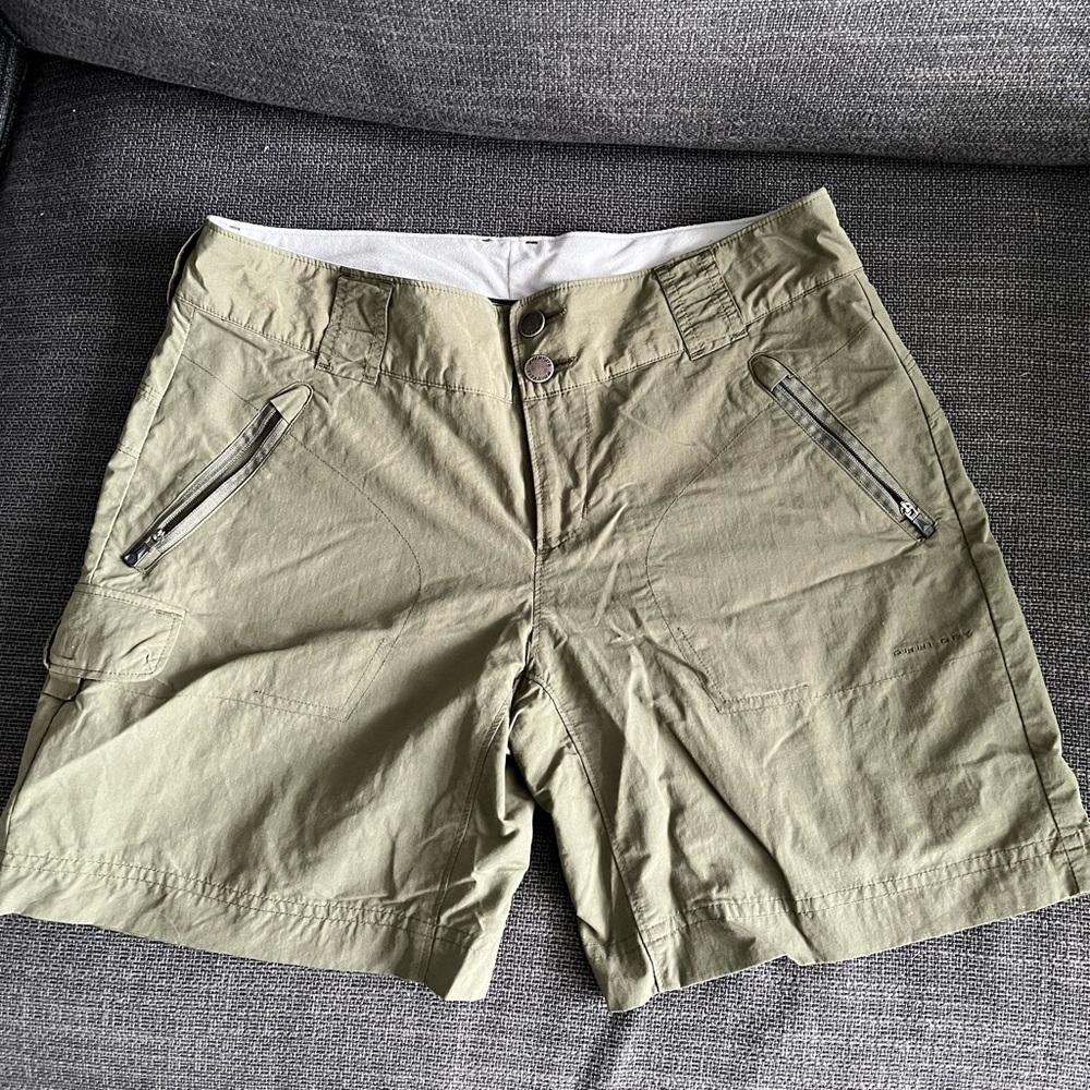 Columbia khaki cargo shorts